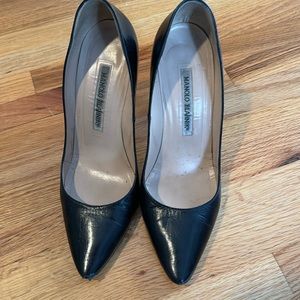 Manolo Blahnik black heel gold heel
